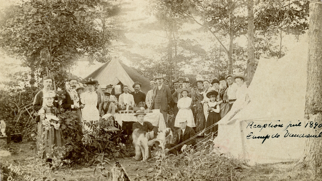 Summer visitors on île Cadieux - Source: © Bibliothèque et Archives nationales du Québec, July 1890