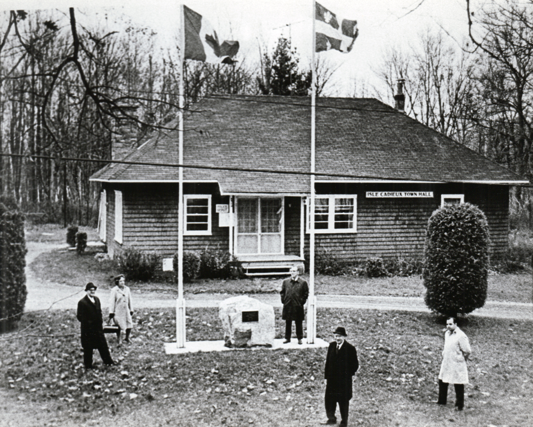 The smallest town in Quebec - From left to right Norman Cowan, E. S. Cowan, John G. Weiss, Alexander M. Leslie and Peter Jackson - Source: © Centre d’archives de Vaudreuil-Soulanges, 1969